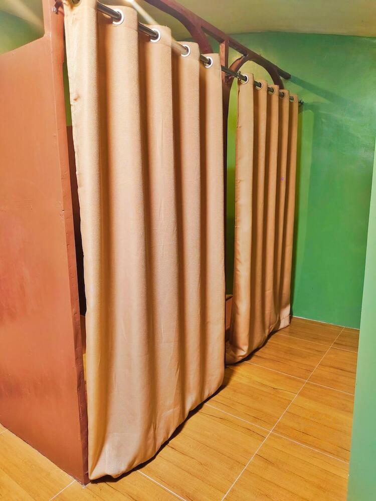 Mactan Airport Hostel At Aashvi Cozy Cabin, Cebu City