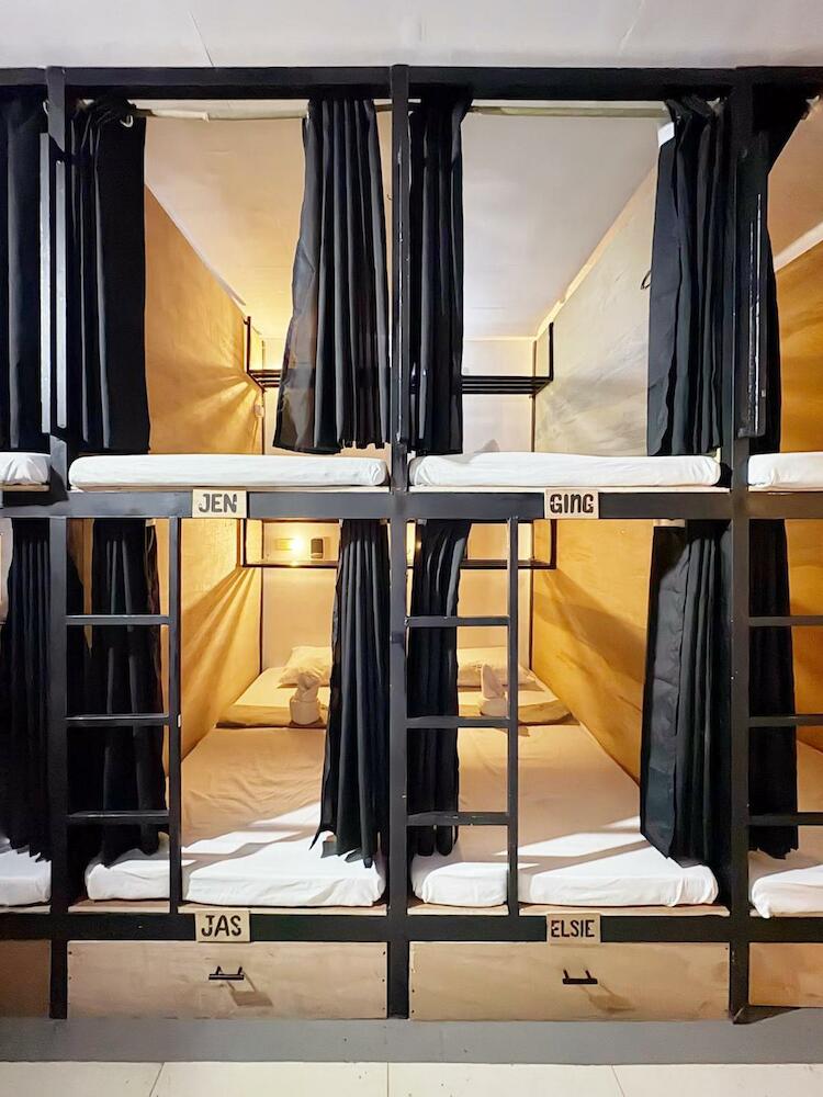 Tagpo Capsule Hostel, Coron