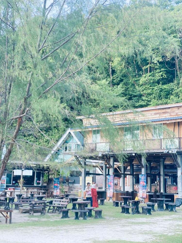 Cenanghill Beachfront