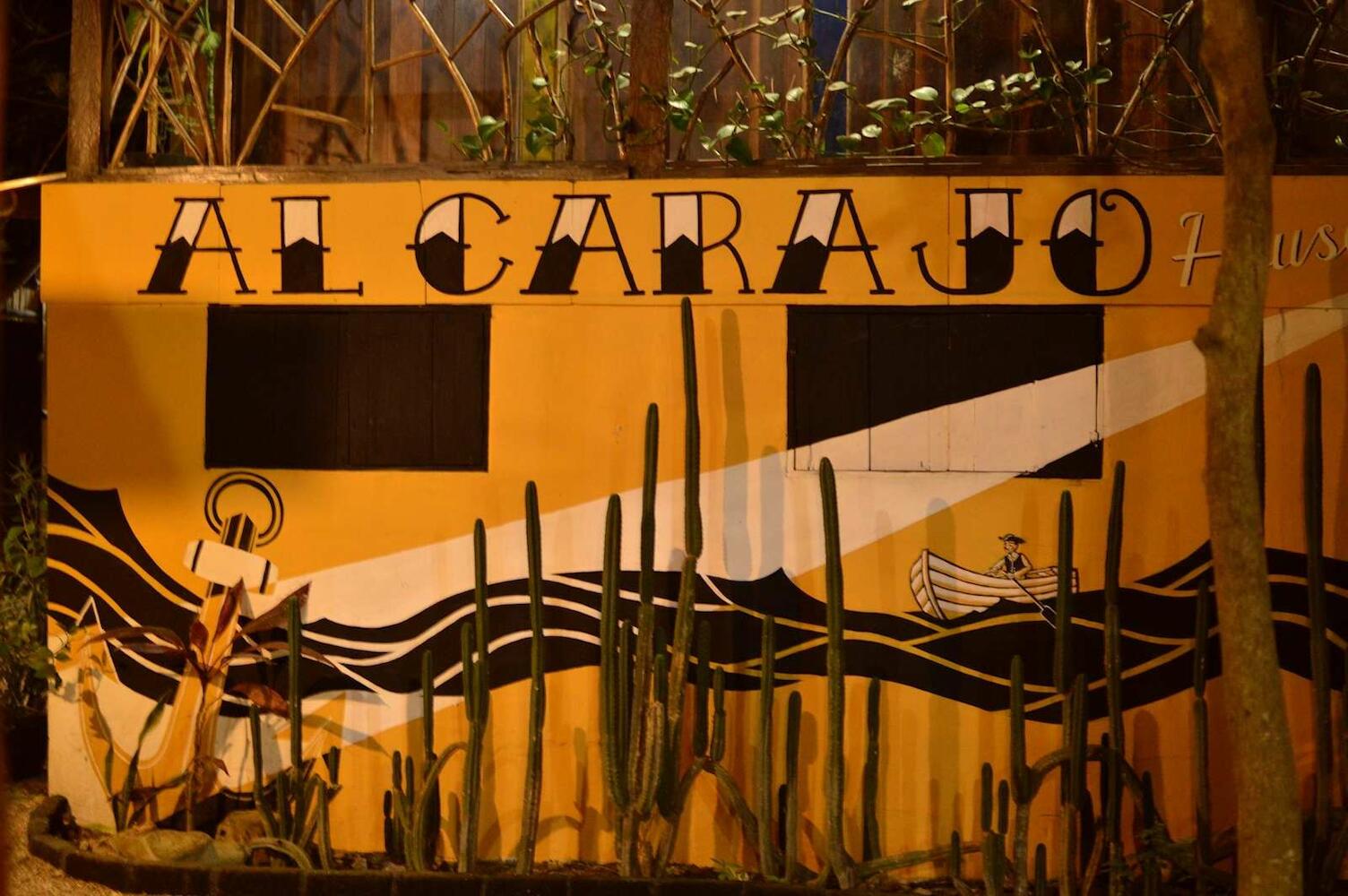 Al Carajo House Backpackers Host, Montañita