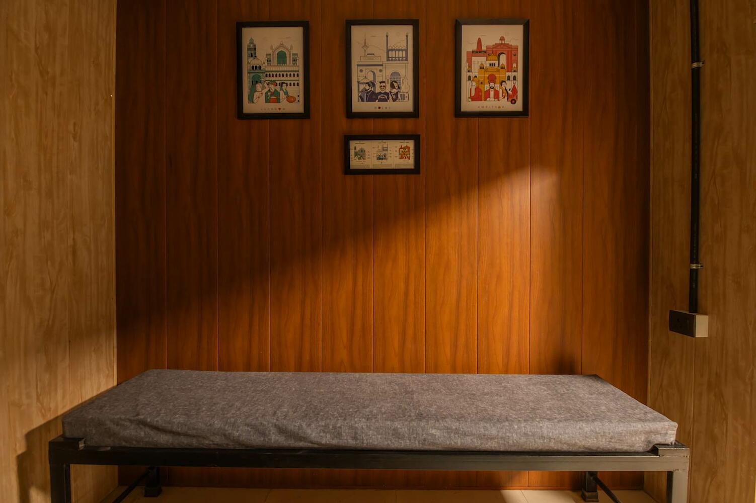 Ghumakkads Hostel, New Delhi