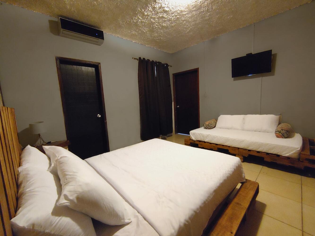 La Zona Hostel