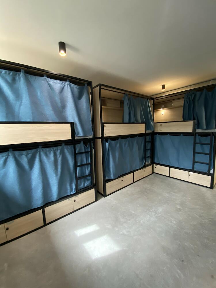 Yasi Hostel