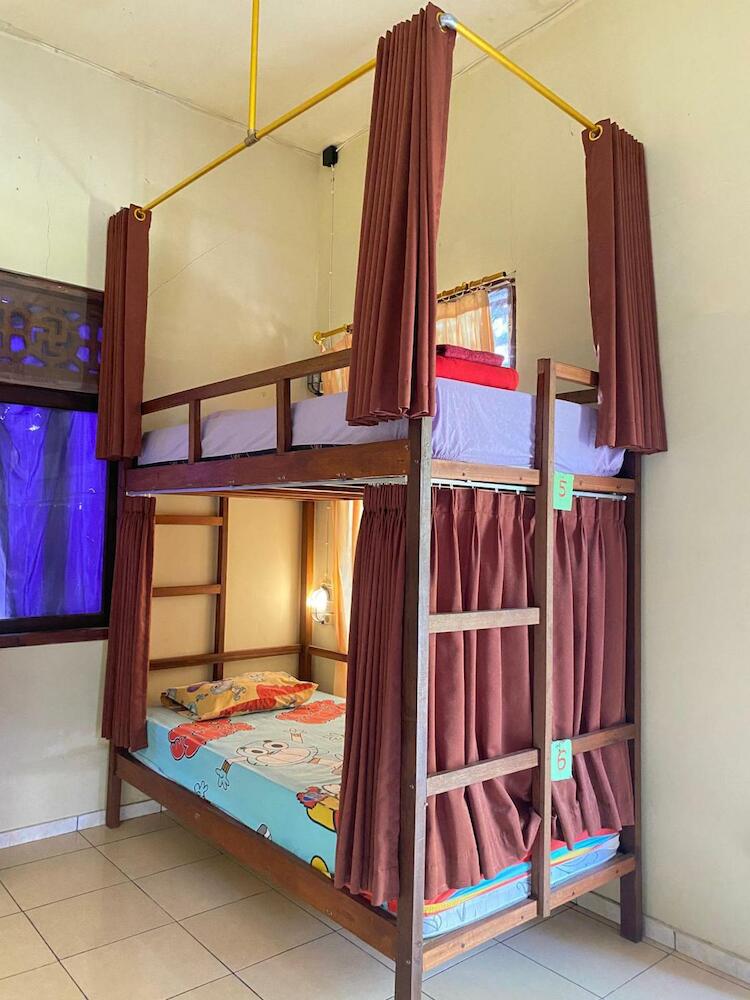 Family Hostel, Lovina Beach