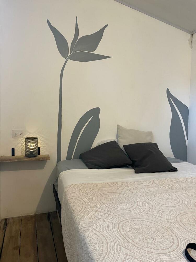 Maudie, Santa Teresa