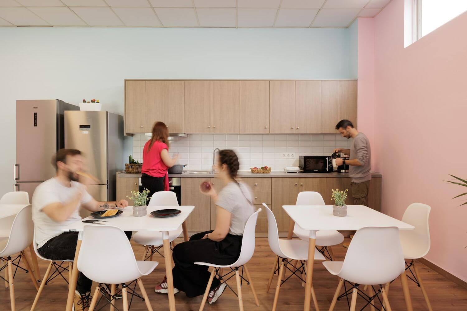 Local Hostel & Suites