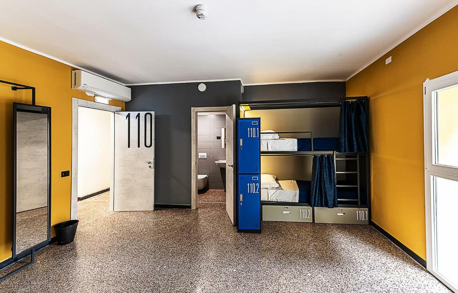 Marathon Hostel, Genoa