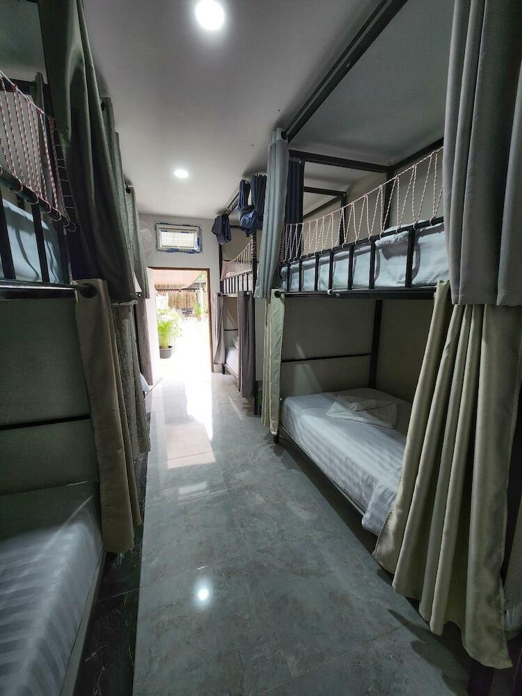Bambus Restaurant, Bar, Hostel & Glamping