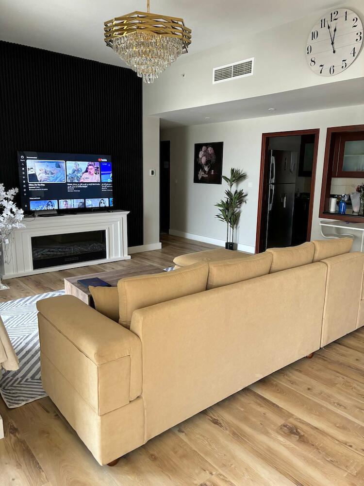 Urban Panda Beach Hostel Jbr
