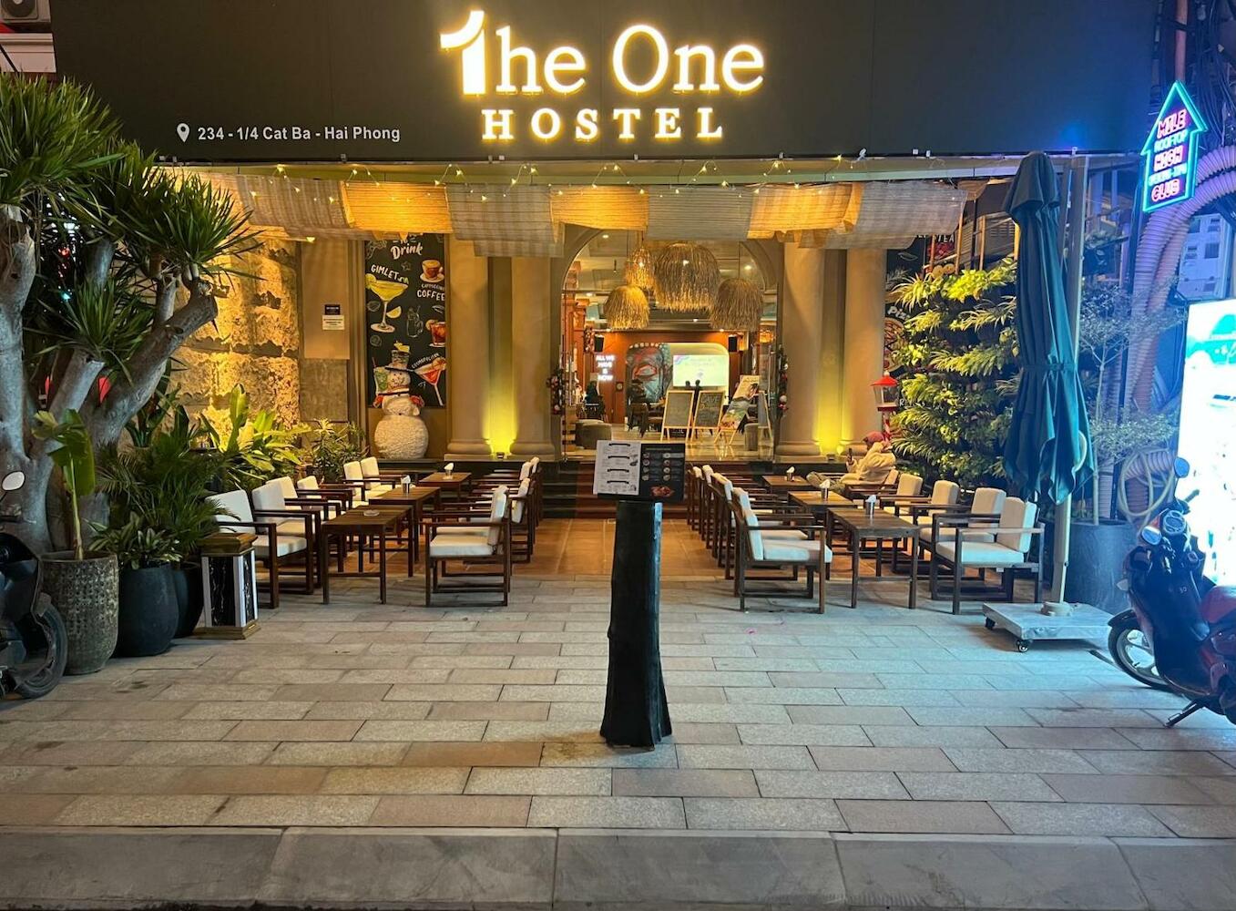 The One Hostel & Rooftop Bar Catba, Cat Ba Island