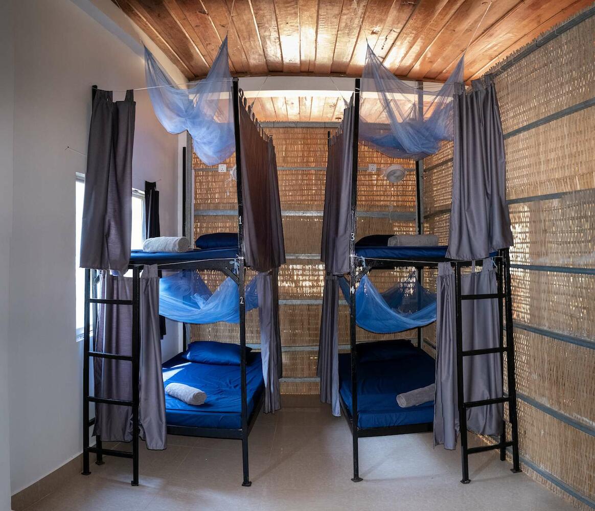 Lovesick Hostel & Sports Bar M'pai Bay