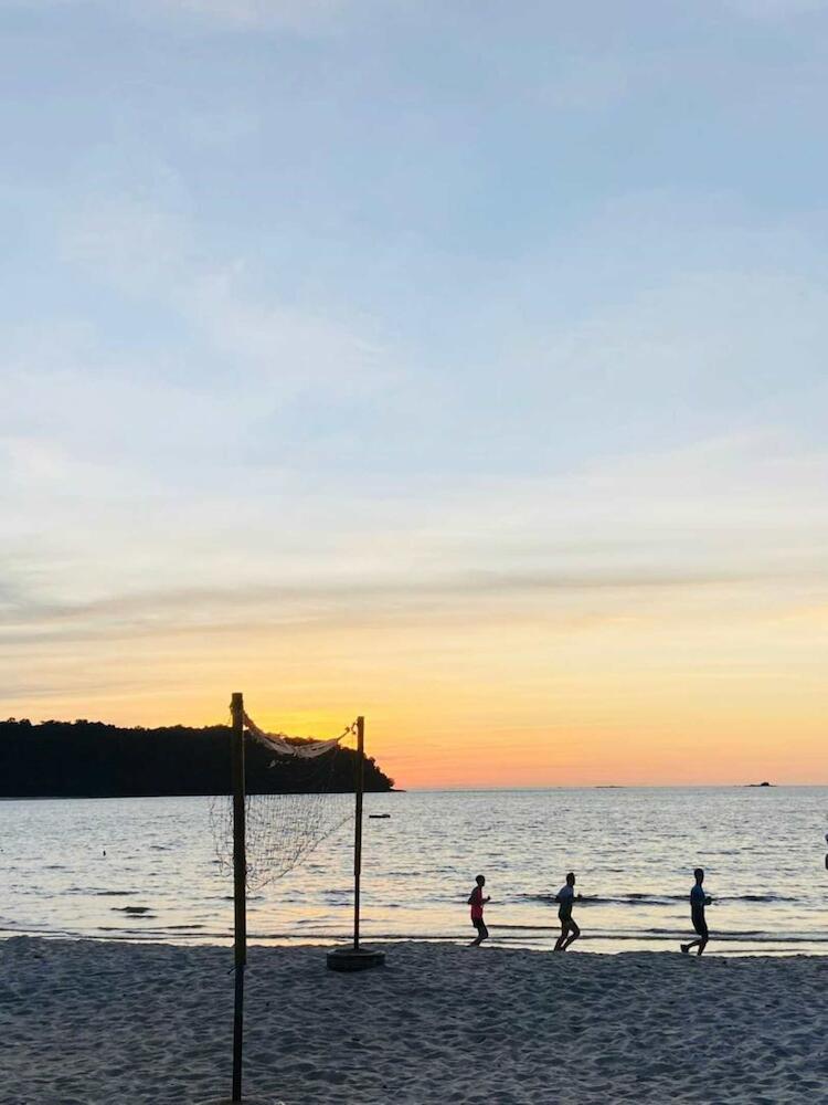 Cenanghill Beachfront