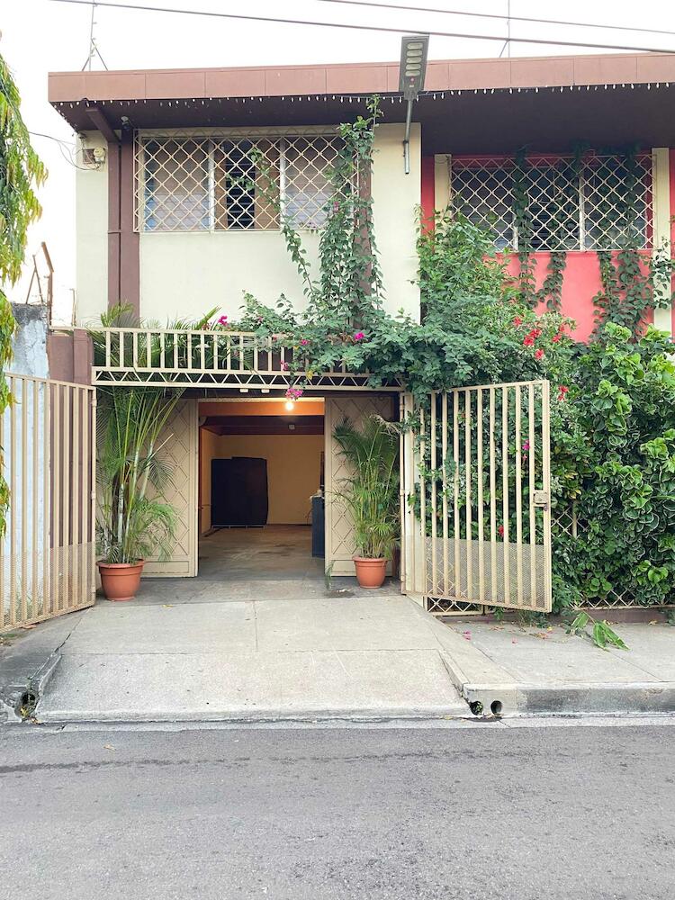 Mountain View Hostel, Santa Ana