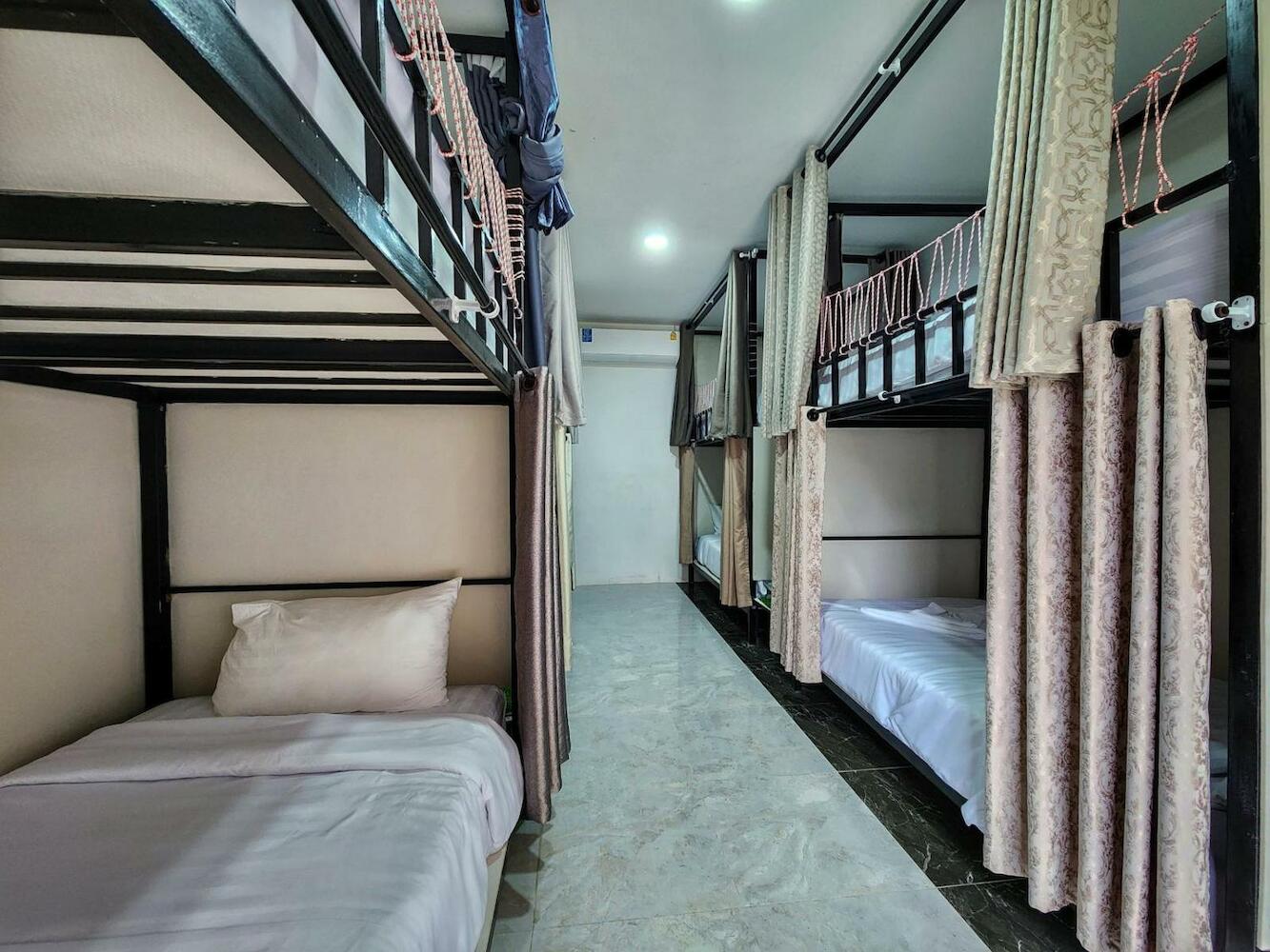 Bambus Restaurant, Bar, Hostel & Glamping