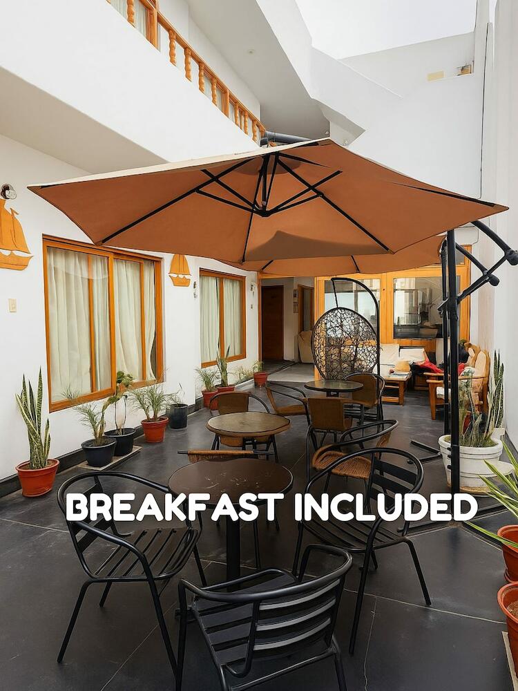 Ravenala Paracas Hostel, Paracas