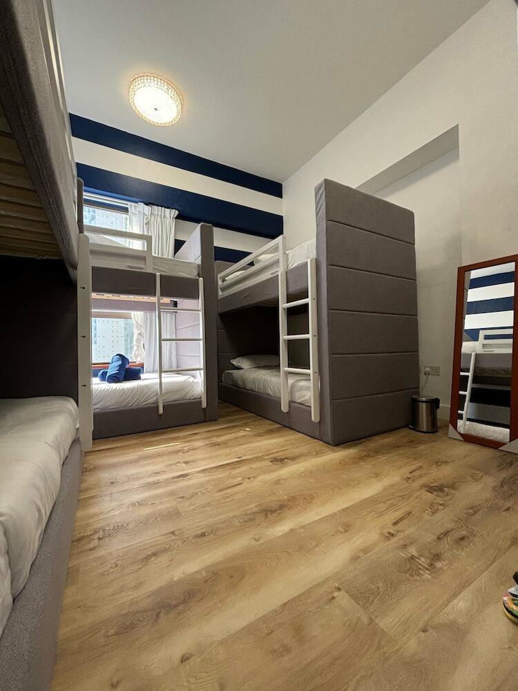 Urban Panda Beach Hostel Jbr