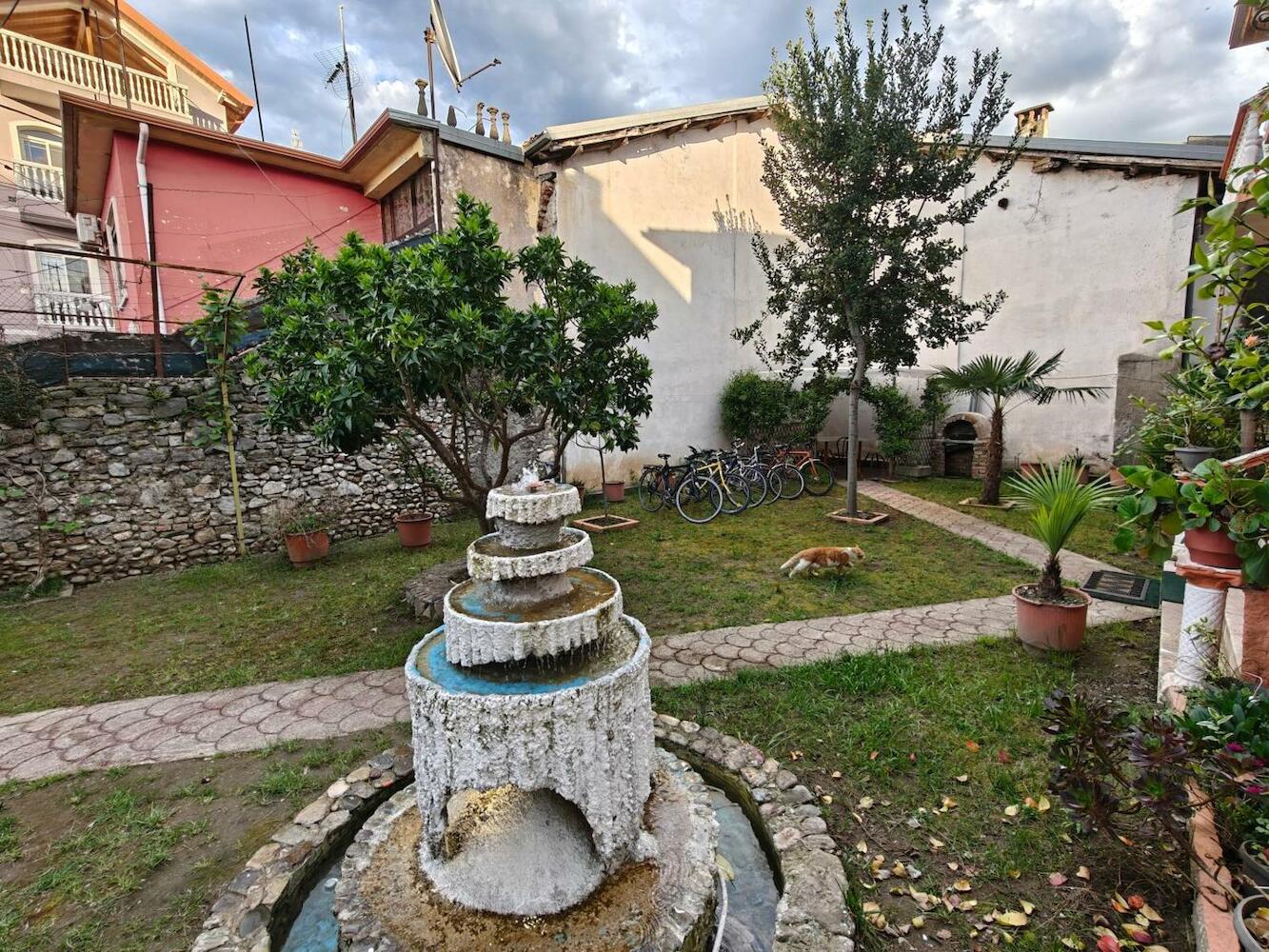 Bliss Inn Hostel & Tours, Shkoder