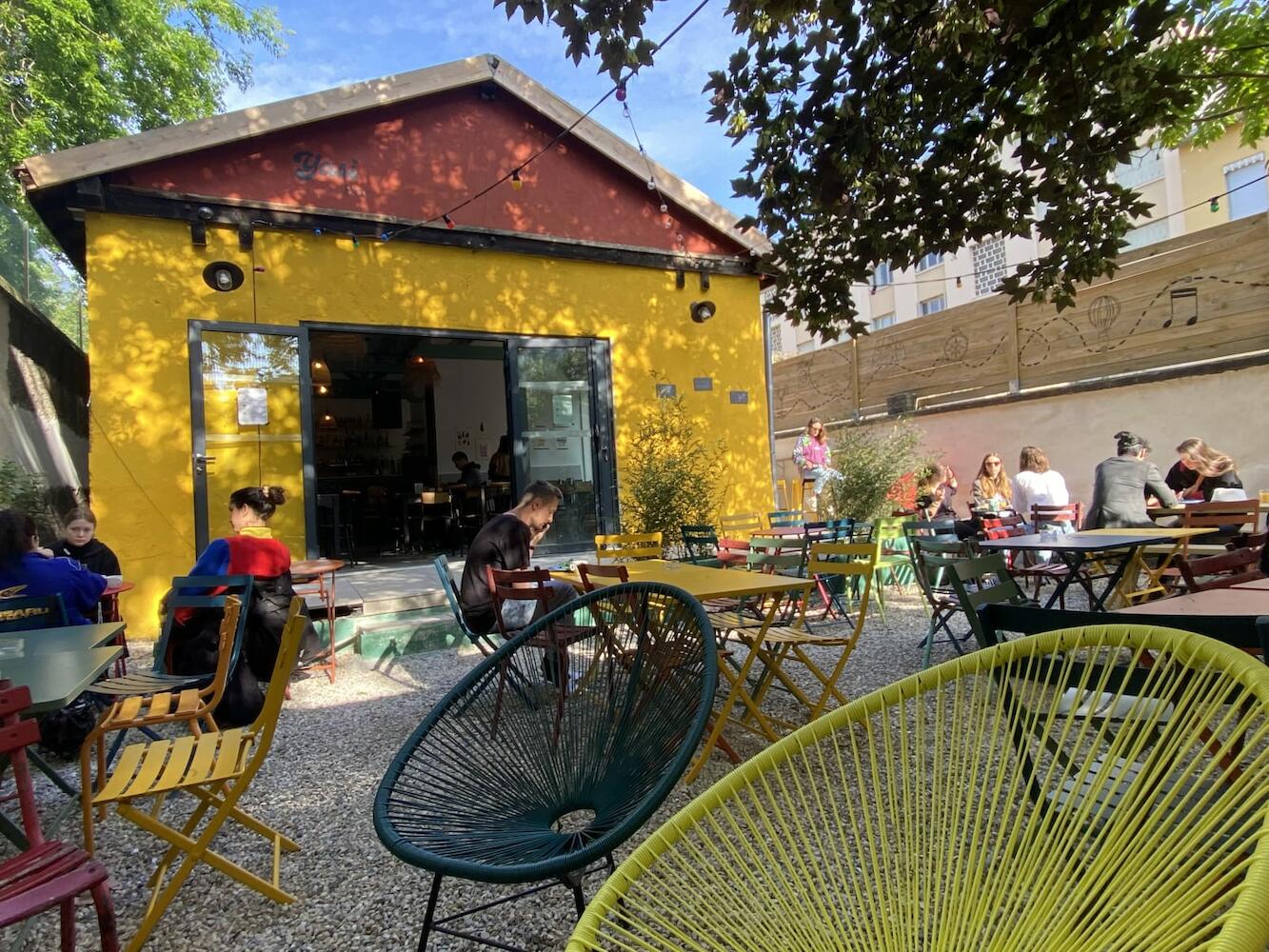 Yasi Hostel