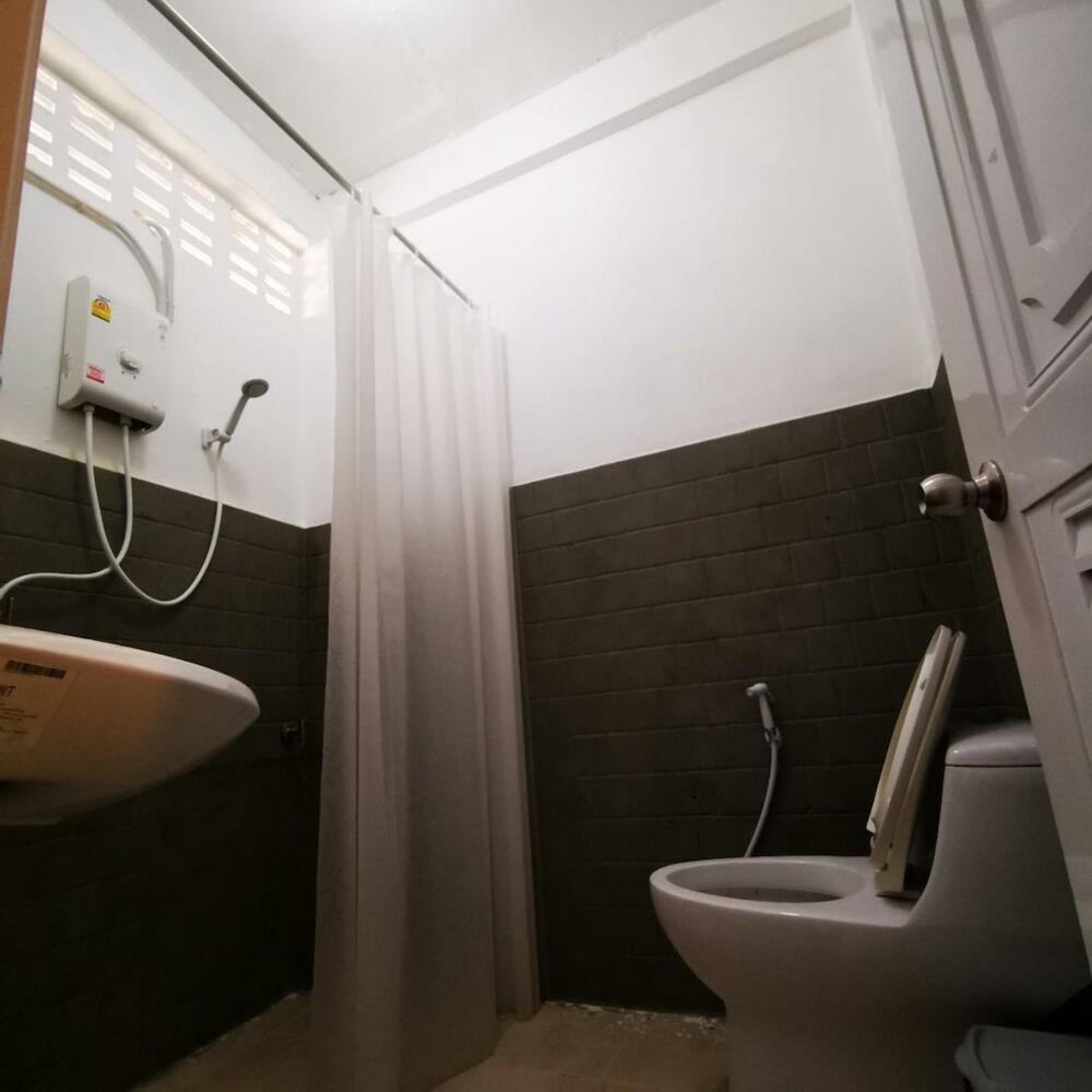 D​ Luck​ Hostel