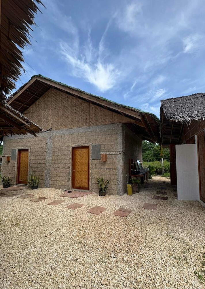 Barefoot Backpackers, Siquijor