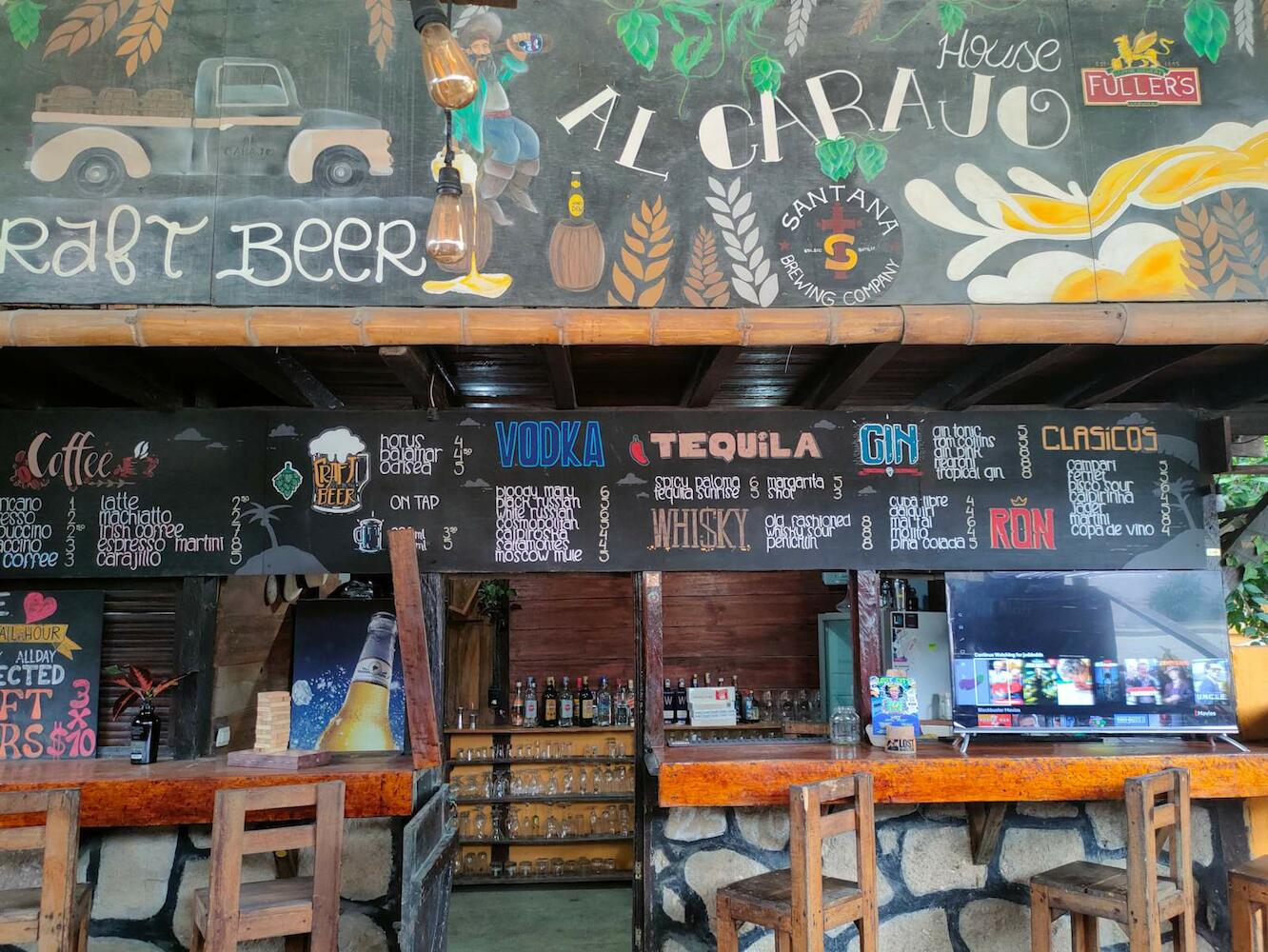 Al Carajo House Backpackers Host, Montañita