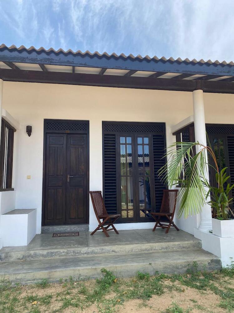 Arugam Summer Resort Hotel & Hostel, Arugam Bay