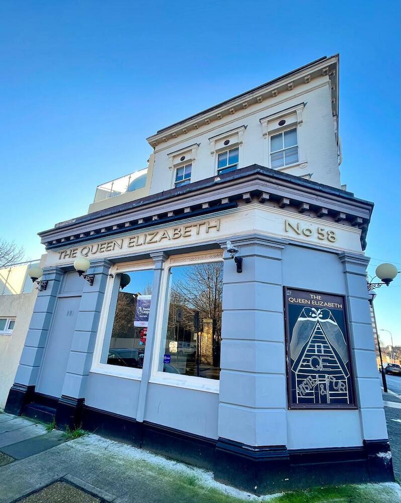 Queen Elizabeth Chelsea Pub & Hostel, London