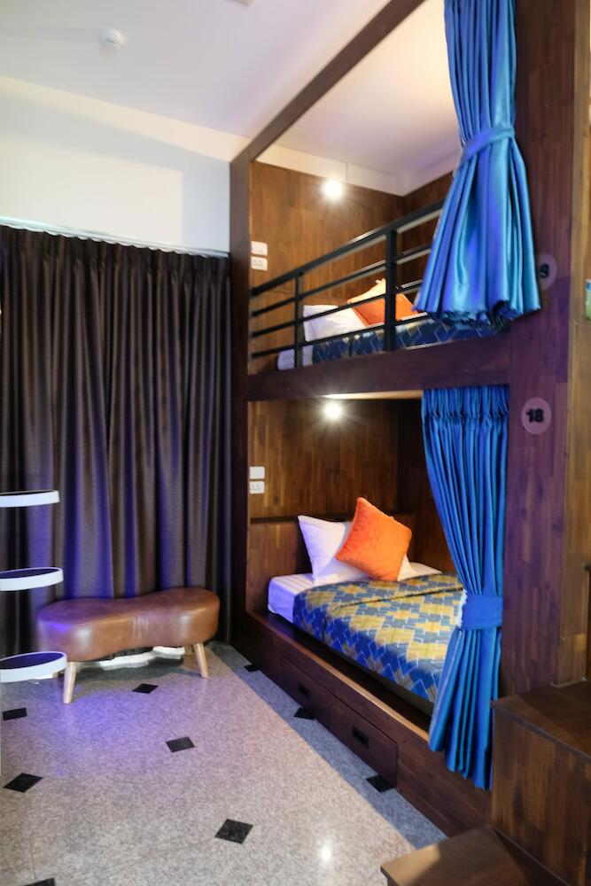 Chali's Family Hotel & Hostel