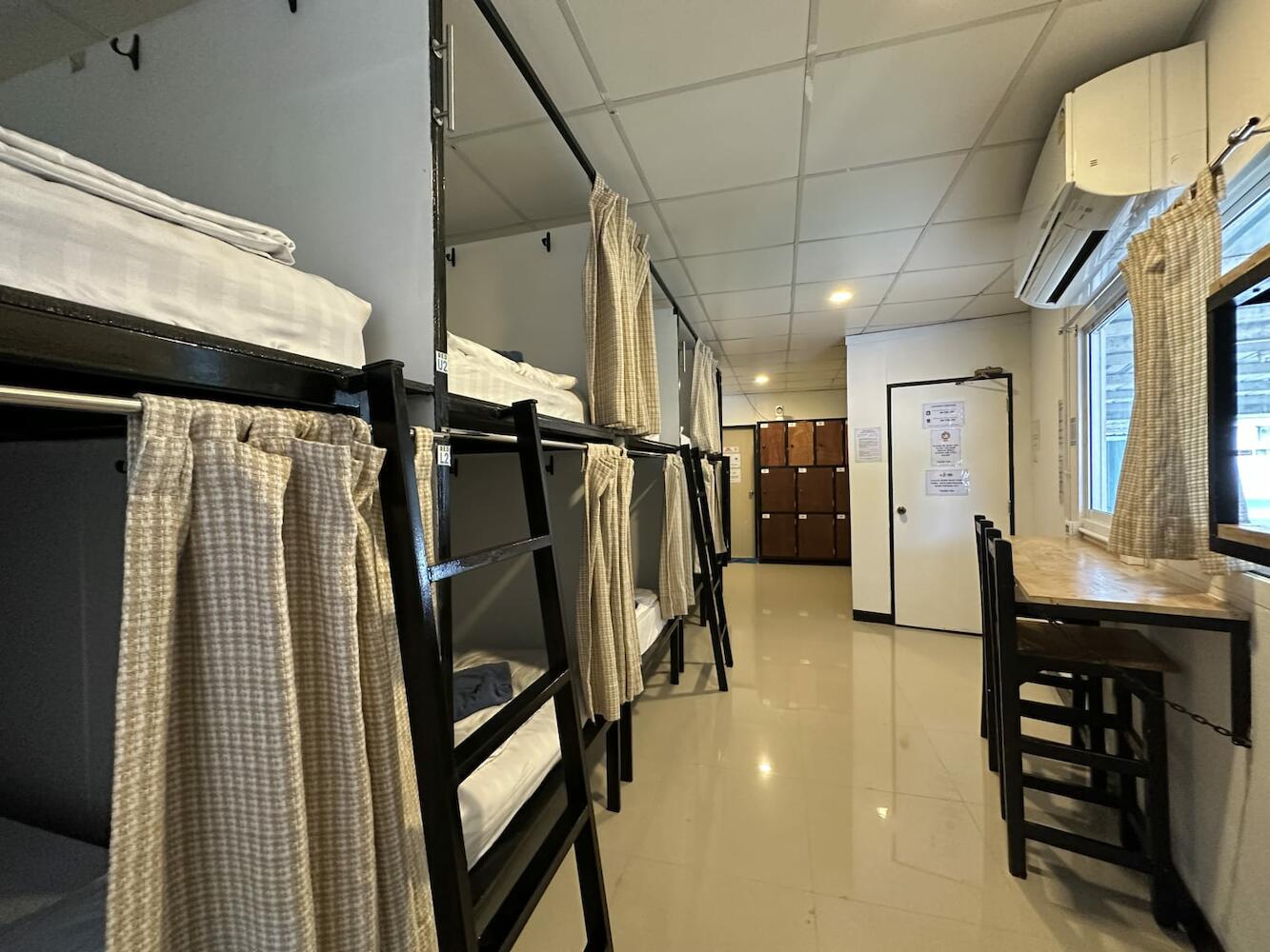 Blue Flow Hostel, Ko Phi Phi