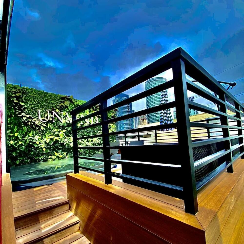 UNWND Boutique Hotel Makati