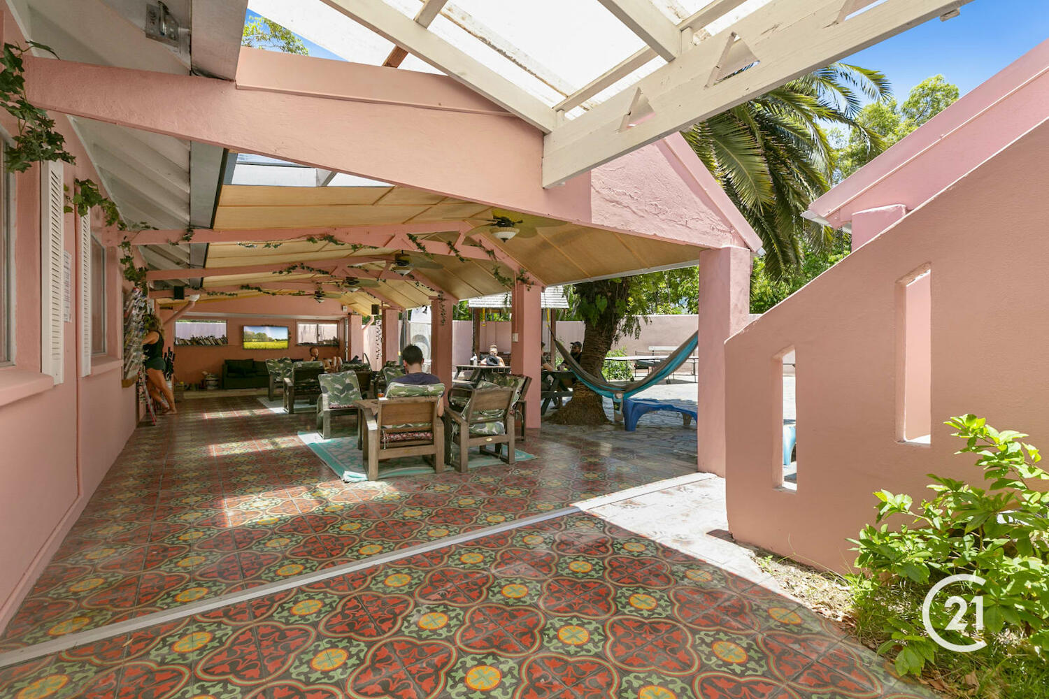 Dolphins Beach House in Noosa Prices 2021 (How to compare?)