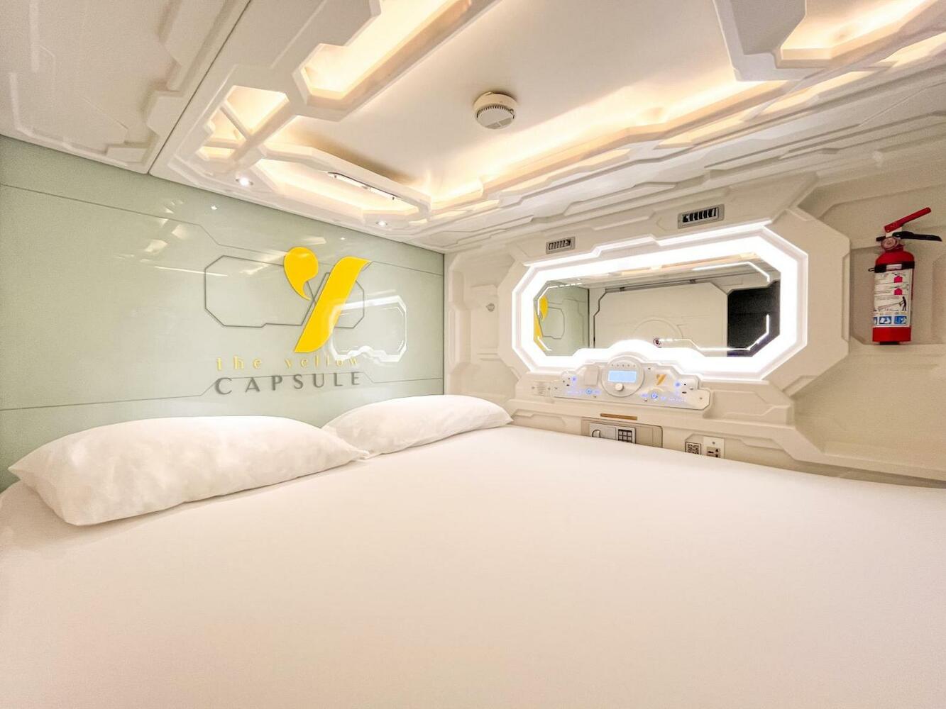 The Yellow Capsule, Cancún