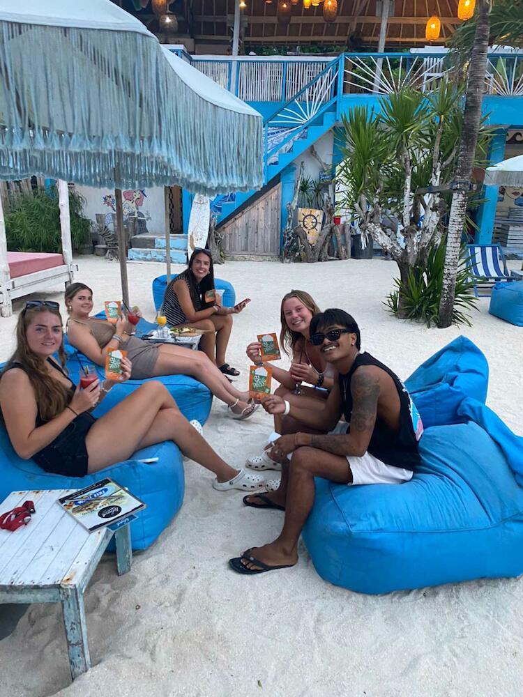 Mad Monkey, Nusa Lembongan