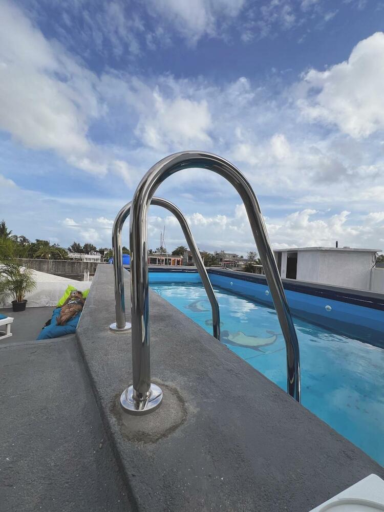 Island Wave Surf Hostel, Weligama