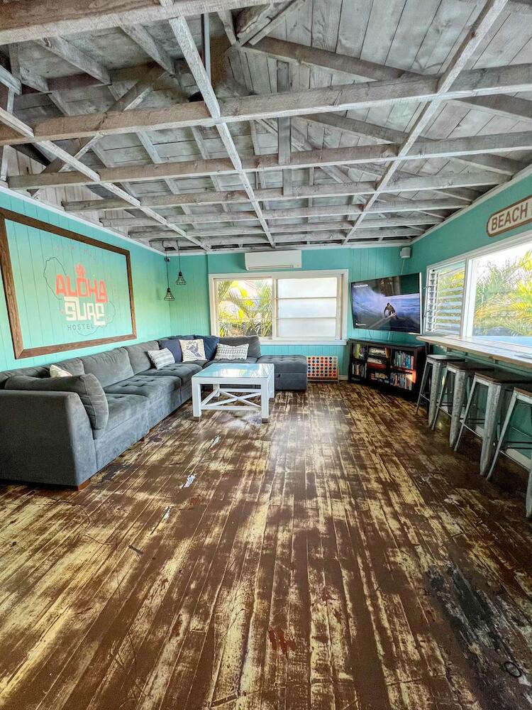 Aloha Surf Hostel
