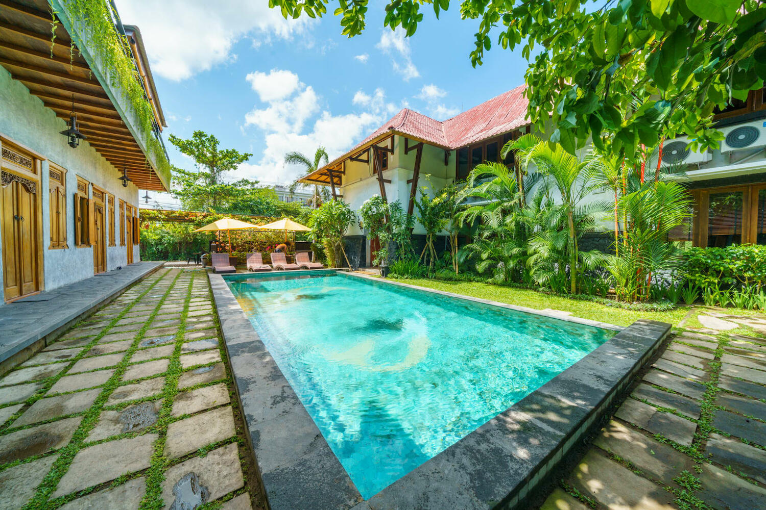 Black Pearl Hostel