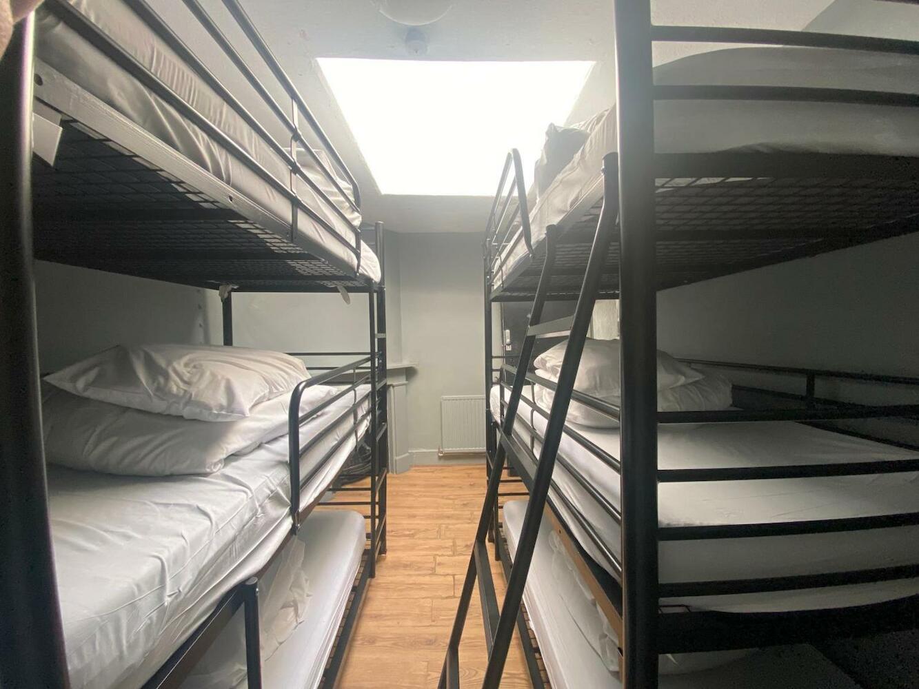 Queen Elizabeth Chelsea Pub & Hostel, London