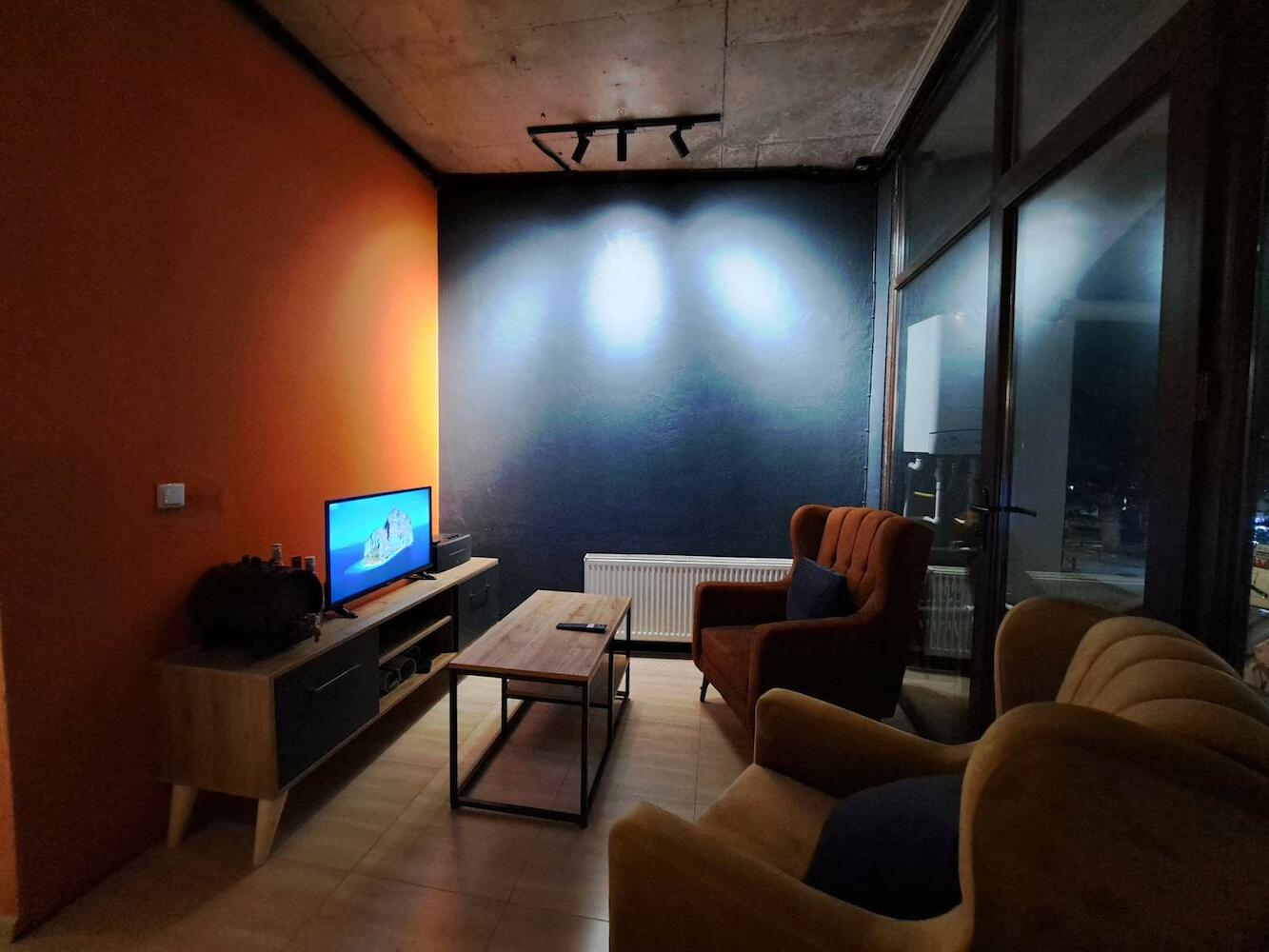 Karvi Hostel & Suites, Batumi