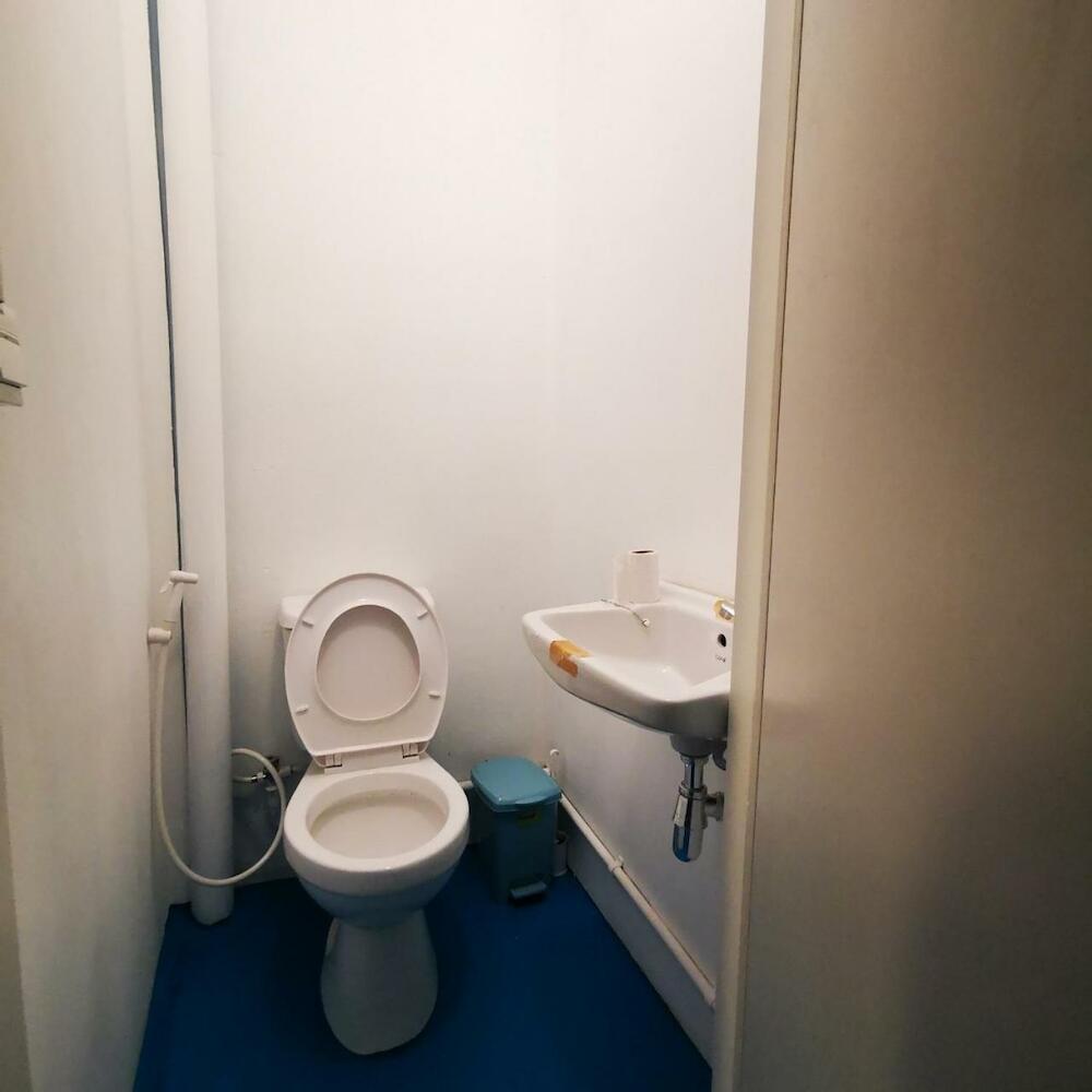 D​ Luck​ Hostel