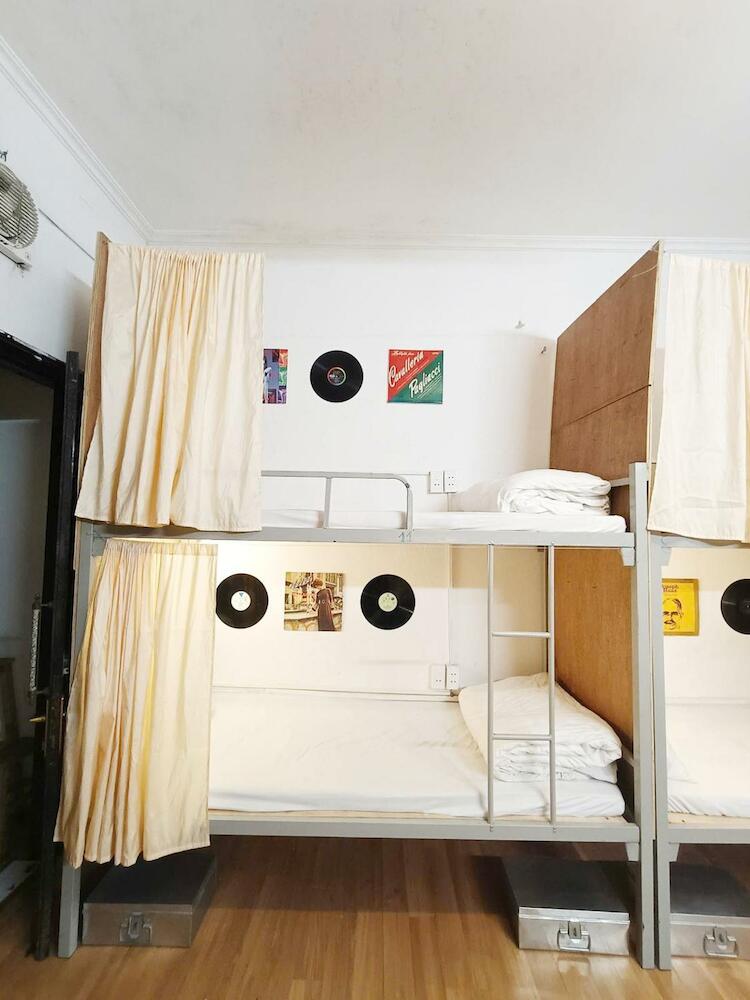 Viet Vintage Hostel n Pub - Soft mattress - Free Breakfast, Hanoi
