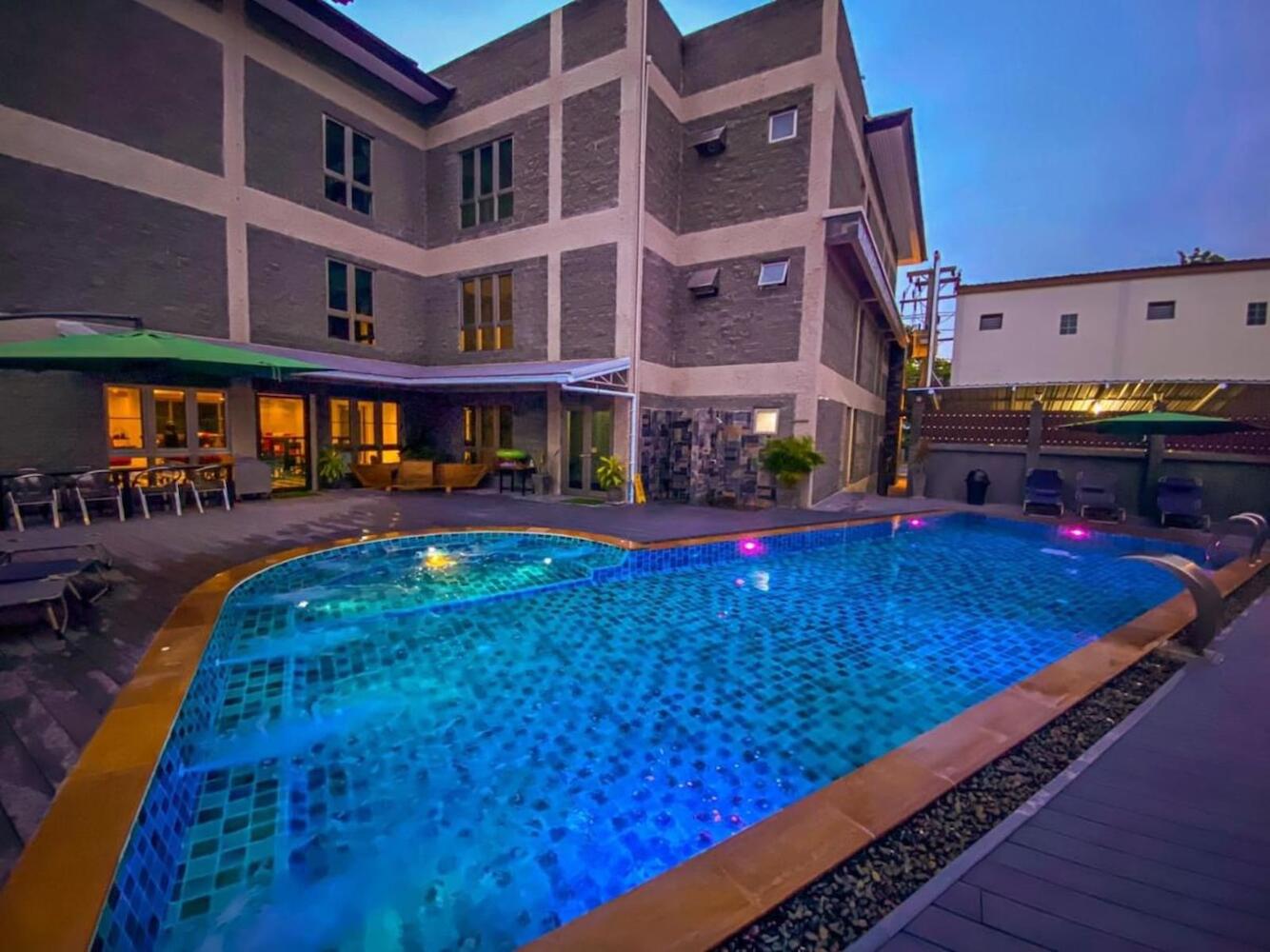 Chali's Family Hotel & Hostel