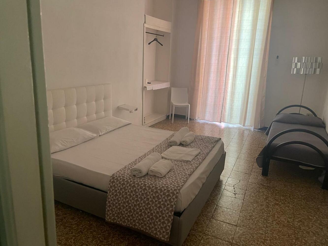 Dama HostelBB