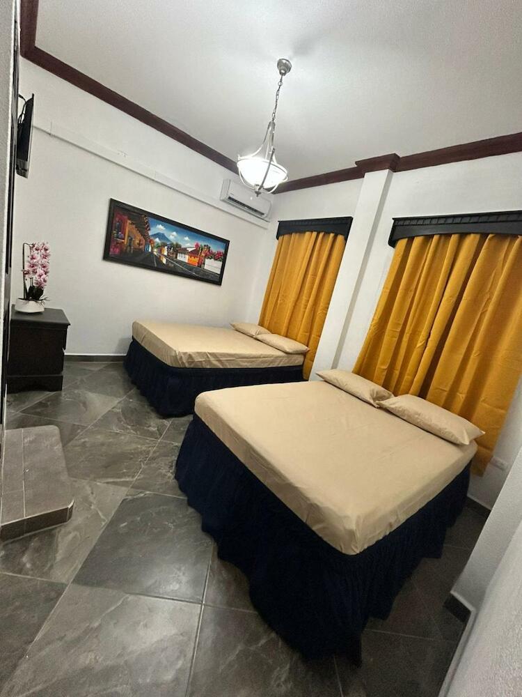 Hostal Casa de Grethel, Flores