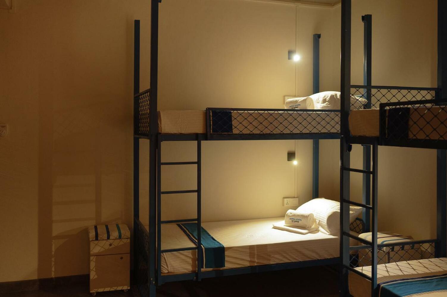 Snooze Station By Sydney, Galle