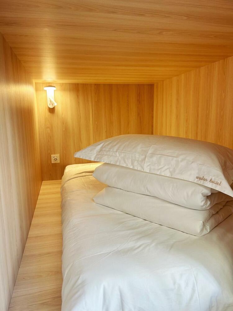 Unplan Hostel