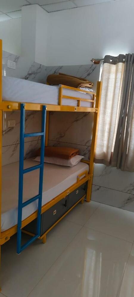 V R S Luxury Ac Dormitory, Mysore