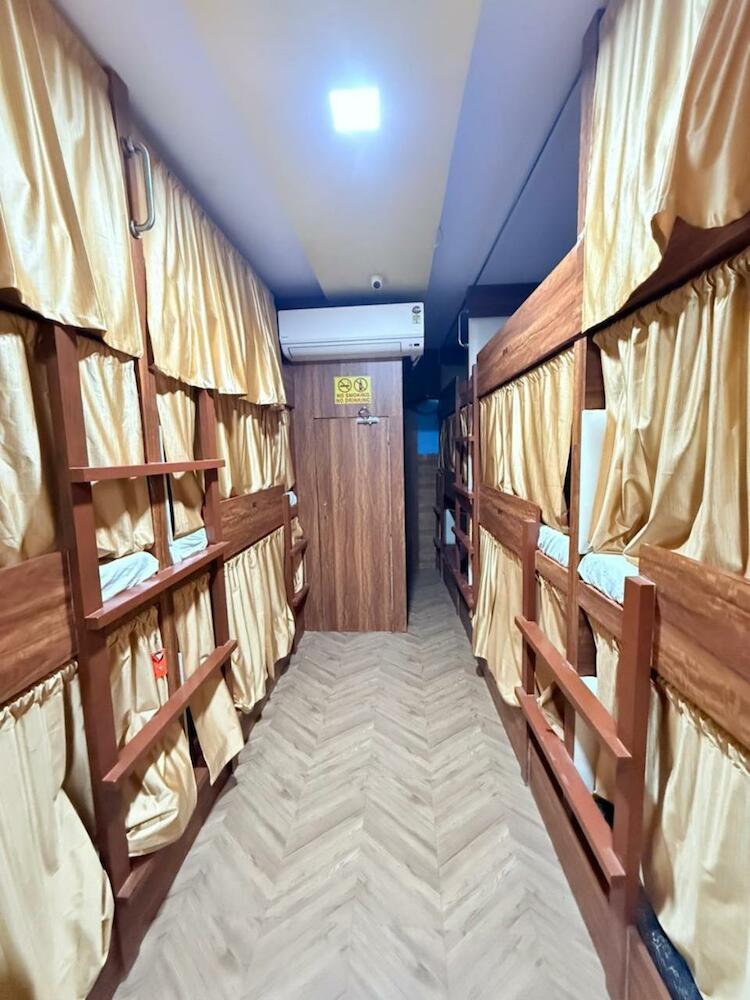 Signature Inn Dormitory, Mumbai