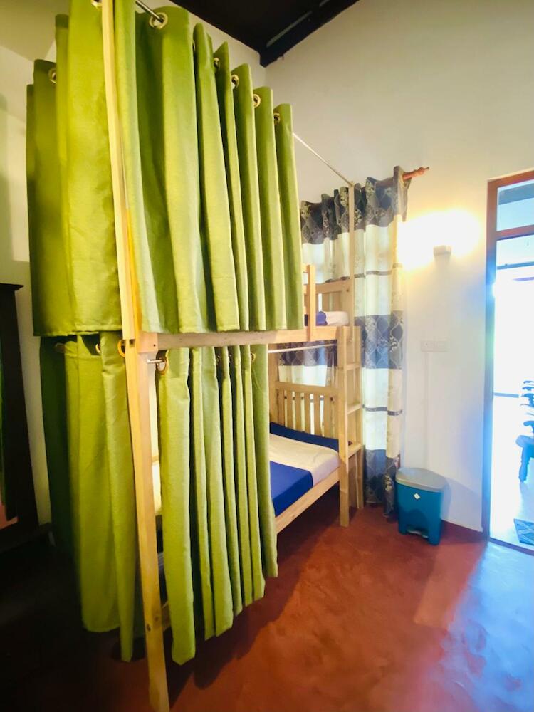 Happy Bunk Hostel, Weligama