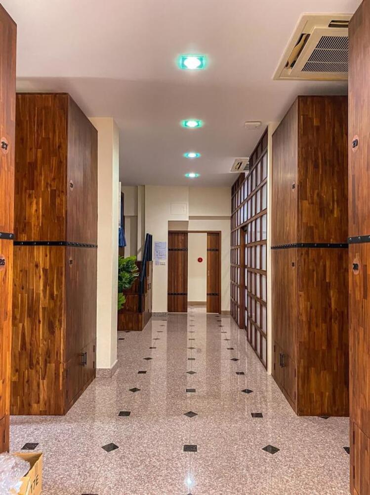 Chali's Family Hotel & Hostel