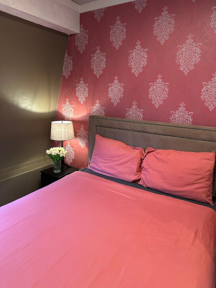 Queen Nest Hotel